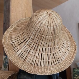 chapeau en jonc inspiration asiatique