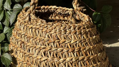 Un panier en jonc